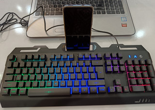 کیبورد گیمینگ صفحه کلید نوری مدل v2 گیم صفحه فلزی گیرنده گوشی کیفیت عالی rgb