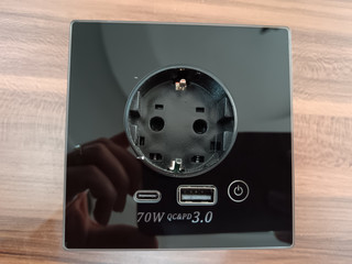 پریز هوشمند با درگاه تایپ c , usb وایفای تایپ سی 70 وات تویا wifi tuya